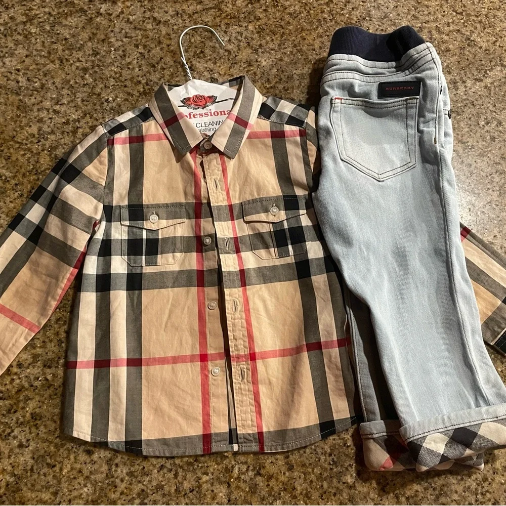 Burberry outfit - Picture 1 of 2